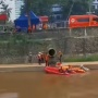 Mau Ambil Bola yang Nyemplung, Rohman Hanyut di Ciliwung, Basarnas Masih Lakukan Pencarian
