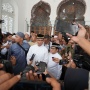 Usai Jumatan di Masjid Baiturrahman, Anies Sampaikan Salam dari Surya Paloh-Salim Segaf untuk Warga Aceh