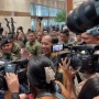 Mendadak Cosplay jadi Awak Media, Jokowi Ketawa Ngakak Nge-Prank Wartawan