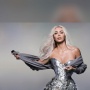 Tampil Minimalis di Met Gala, Pinggang Ramping Kim Kardashian Jadi Sorotan