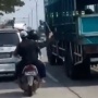 Pengendara Motor Acungkan Celurit ke Penumpang Truk di Pemalang jadi Sorotan: Gilas Aja!