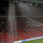 Viral Air Terjun di Markas Man United: Apa yang Diperbaiki Lebih Dulu? Tim atau Atapnya?