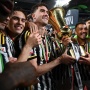Dusan Vlahovic Akhirnya Angkat Trofi Bersama Juventus