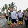 Wamenaker Berikan Bantuan Kemanusiaan Kepada Korban Banjir Lahar Dingin Gunung Marapi