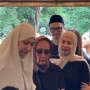 Deswita Maharani Berderai Air Mata di Pemakaman Sang Ayah