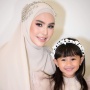Ajak Kaum Hawa Tidak Terobsesi Tampil Cantik, Kartika Putri: Adab dan Akhlak Lebih Penting