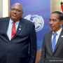 Gaya Unik Presiden Fiji Dalam Gelaran WWF ke-10 di Bali Tuai Sorotan, Padukan Jas dengan Rok!
