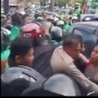 Viral Juru Parkir di Pekanbaru Nyaris Diamuk Ratusan Driver Ojol, Polisi Sampai Keluarkan Senjata Api