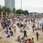 Hari Terakhir Liburan, Pantai Ancol Diserbu Wisatawan