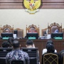 Keluarganya Dihadirkan Lagi, Begini Momen Istri, Anak, dan Cucu Peluk SYL Sebelum Jalani Sidang
