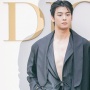 Cha Eun Woo Tampilkan Otot Perut Saat Berpose di Peluncuran 2024 Dioriviera Collection