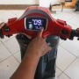 Awas Sentakan Instan! Tips Aman Berkendara Motor Listrik agar Terhindar Kecelakaan