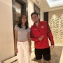 Tak Biasa, Nathan Tjoe-A-On Tersenyum Lebar saat Foto dengan Pemain Timnas Putri Ini