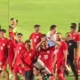 Momen Nathan Tjoe-A-On Disuruh Asnawi Mangkualam Sapa Fans Cewek Timnas Indonesia, Gestur Tangannya Jadi Sorotan