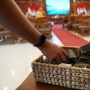 Mau Semuanya Fokus dan Tak Sibuk Scrolling Sosmed, Wali Kota Mojokerto Kumpulkan HP ASN saat Rapat