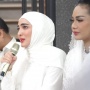 Beda dari Ashanty, Krisdayanti Kecup Bibir Saat Lepas Aurel Hermansyah Berangkat Haji