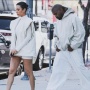Agak Lain! Bianca Censori Istri Kanye West Pergi Rapat Pakai Baju Renang
