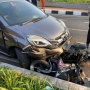Gegara Epilepsi Kambuh, Pemobil Tabrak Pemotor di Senen hingga Terpental 20 Meter