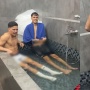 Ragnar Oratmangoen dan Marselino Ferdinan Dikritik Tak Lepas Kaus Kaki saat Berendam Air Es