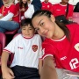 Adab Rafathar ke Azizah Salsha Saat Nonton Bola Disorot: Gesturnya Tuan Muda Banget