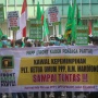 Pecah Kongsi, Dua Kader PPP Saling Demo di Depan Kantor DPP