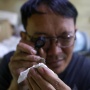 Mengintip Proses Pembuatan Cincin dan Perhiasan di Pasar Baru