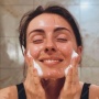 3 Rekomendasi Cleanser Low pH untuk Kulit Sensitif di Bawah Rp150 Ribu