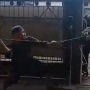 Mohon Bersabar Ini Ujian! Viral Adu Jotos Bapak-bapak vs Sapi Kurban, Siapa yang Menang?