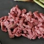 Cara Mencairkan Daging Beku yang Benar, Hindari Langkah Ini Supaya Tidak Keracunan!