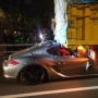 Pengemudi Porsche Cayman Tewas usai Masuk ke Kolong Truk di Tol Dalam Kota