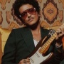 Mengurai Kerinduan dan Kesepian dalam 'Talking to the Moon' oleh Bruno Mars