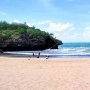 Pantai Sedahan, Panorama Pantai dengan Dua Bukit Hijau Mempesona di Jogja