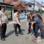 Bawa Senpi dan Beraksi Siang Bolong, Komplotan Begal di Duren Sawit Bacok Pegawai Pom Bensin saat Setor Duit ke Bank