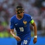 Prancis vs Belgia: Kylian Mbappe Harus Sering Lepas-Pakai Masker, Apa Alasannya?