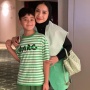 Nagita Slavina Pakai Jilbab Kelihatan Rambutnya Usai Haji, Netizen Khawatir Bakal Jadi Trend