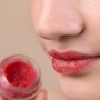 6 Rekomendasi Lip Scrub untuk Angkat Kulit Mati Bibir, Bisa Dipakai Usia 40 Tahun ke Atas