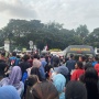 Warga Berdesakan di Pintu Timur Monas, Ingin Nonton Perayaan HUT Polri