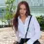 Chic dan Trendi! Intip 4 Look OOTD Krystal Jung, Sontek Biar Makin Stylish