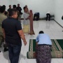 Atas Nama Kondusivitas, Pemda Garut Segel Masjid dan Bubarkan Jemaah Ahmadiyah di Desa Ngamplang