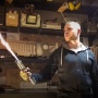 Lightsaber Nyata, YouTuber Ini Ciptakan Pedang Star Wars yang Bisa Memotong Baja!