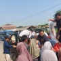 Bakal Maju Pilkada Banten, Arief Wismansyah Naik Mobil Bak Bagikan 100 Ton Beras ke Warga Tangerang