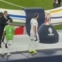 Momen Kesedihan Harry Kane untuk Kali Keenam Berjalan Melewati Trofi