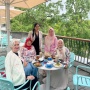 Titi Kamal Unggah Foto Liburan di Berlin, Penampilan Mama Mertua Bule Bikin Salfok