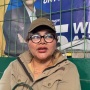 Demi Jemput Cucu, Eva Manurung Rela Kenakan Hijab