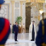 Dentuman Meriam Iringi Sambutan Hangat Presiden MBZ ke Jokowi di Abu Dhabi