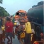 Kecelakaan Truk Tangki Viral: Sopir Masih Terjepit, Warga Malah Menjarah Minyak