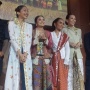 Pede Pakai Busana Nasional, Ini Tips Padu Padan Kebaya Kasual