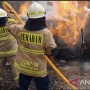Ngeri! Niat Jual Bensin Eceran, Mobil Pembawa 5 Jerigen Pertamax di Jatinegara Jaktim Terbakar