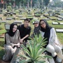Zahwa Dikritik Lakukan Pantangan di Makam Adjie Massaid, Apa Hukum Duduk di Atas Kuburan?