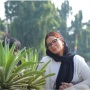 Biasa Tampak Tegar, Zahwa Nangis Sesenggukan di Makam Adjie Massaid, Publik: Rapuh tapi Tak Berisik